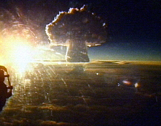 Zdjęcie Car-Bomby jako bomby lub mushroom cloud. Jeżeli podobny obraz jest użyty w artykule testowym, użyć innego: bomba muzealna vs. grzyb. Źródło: Wikipedia/Wikimedia, File:Tsar photo11.jpg, licencja: Fair use.